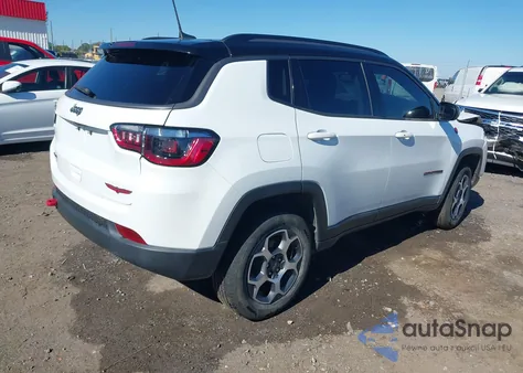 2022 Jeep Compass Trailhawk 4X4 from USA, damaged, VIN 3C4NJDDBXNT163397